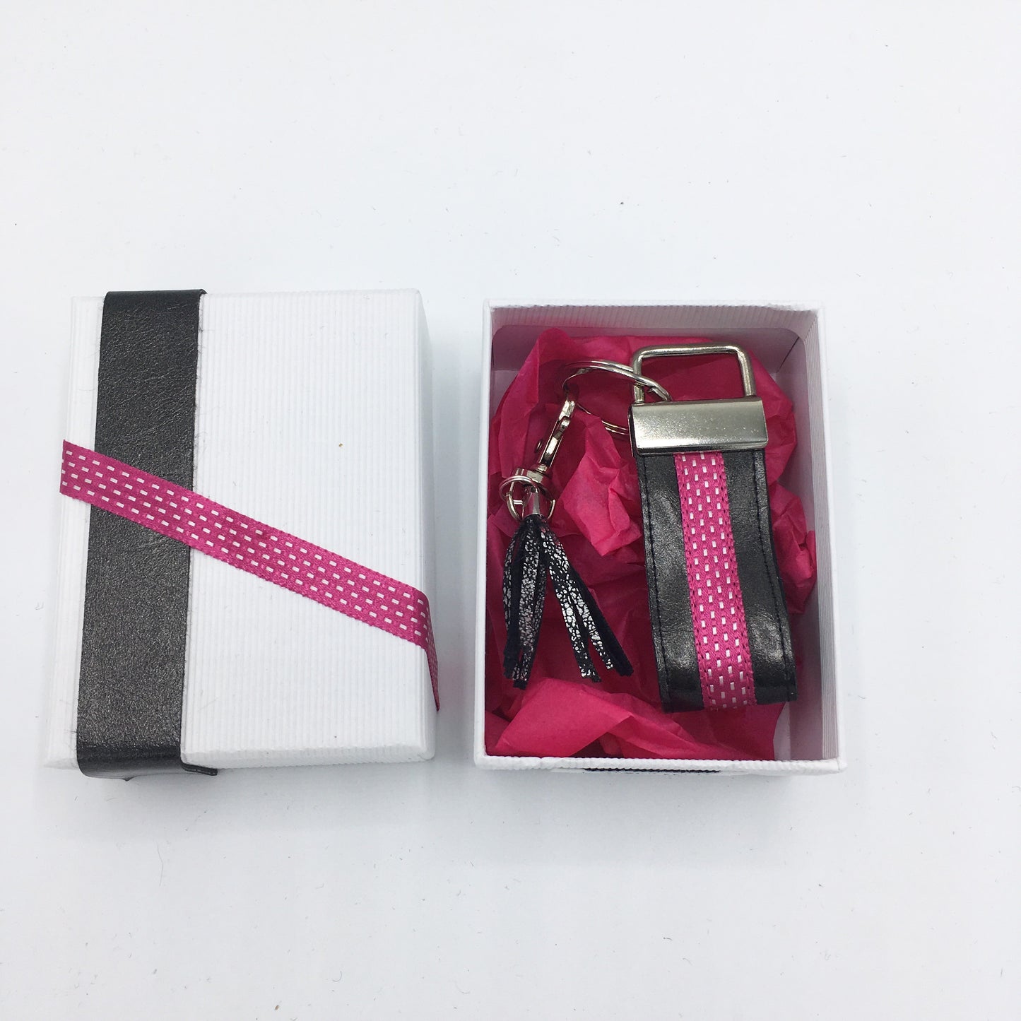 Bijou de sac / porte clefs avec sa boite assortie