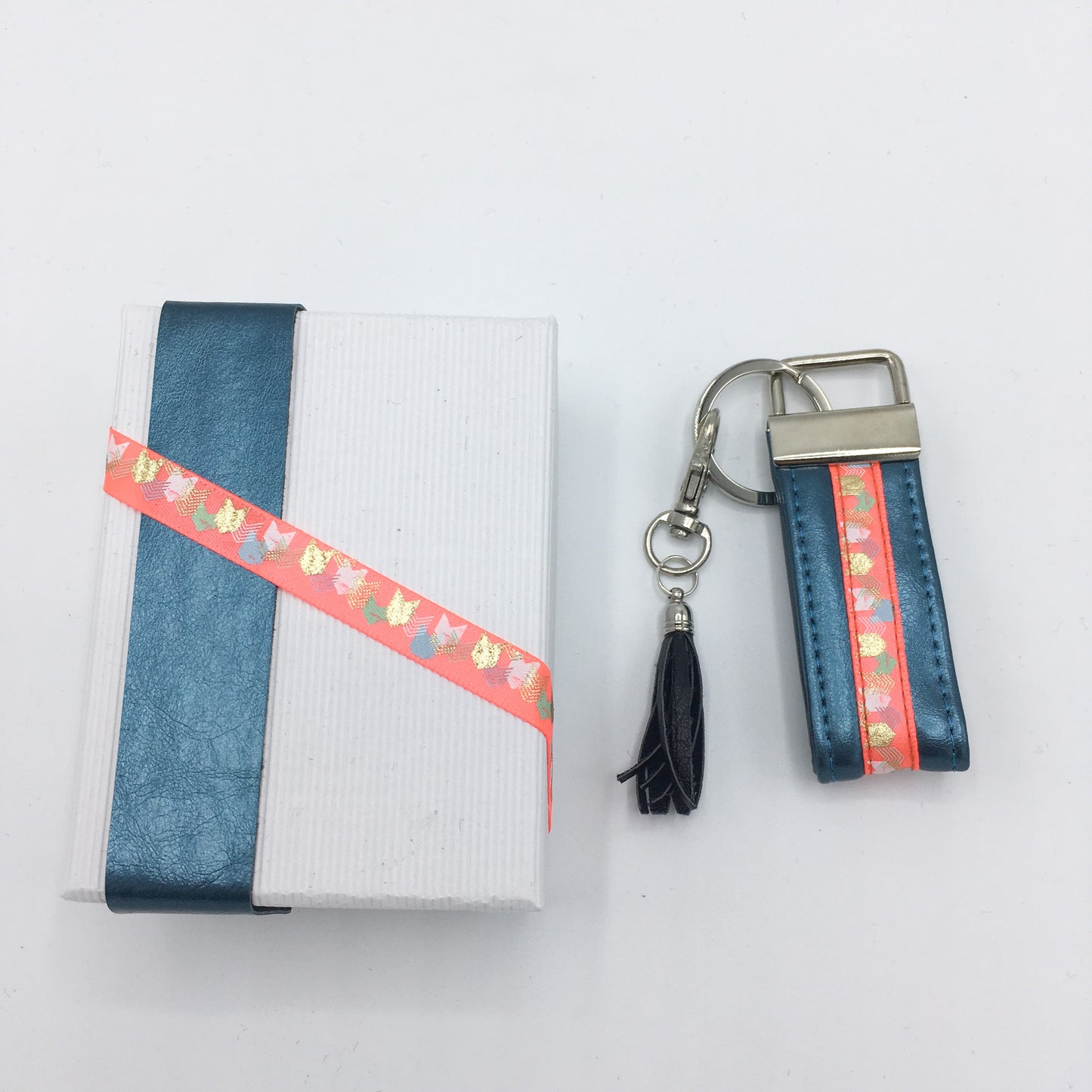 Bijou de sac / porte clefs avec sa boite assortie