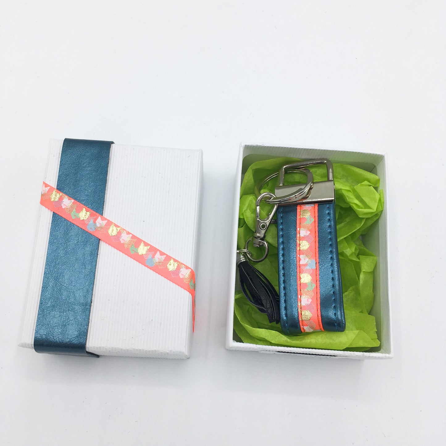 Bijou de sac / porte clefs avec sa boite assortie